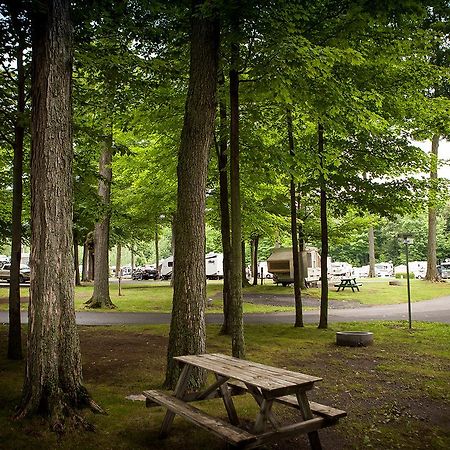 ホテルAlouette Parkbridge Saint-Mathieu-de-Beloeil エクステリア 写真